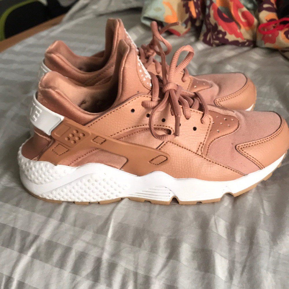 Nike Air Huarache size 8.5 dusty pink